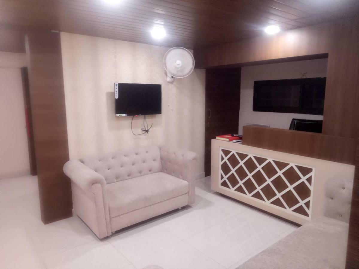 Hotel Prestige Ádzsmir Kültér fotó