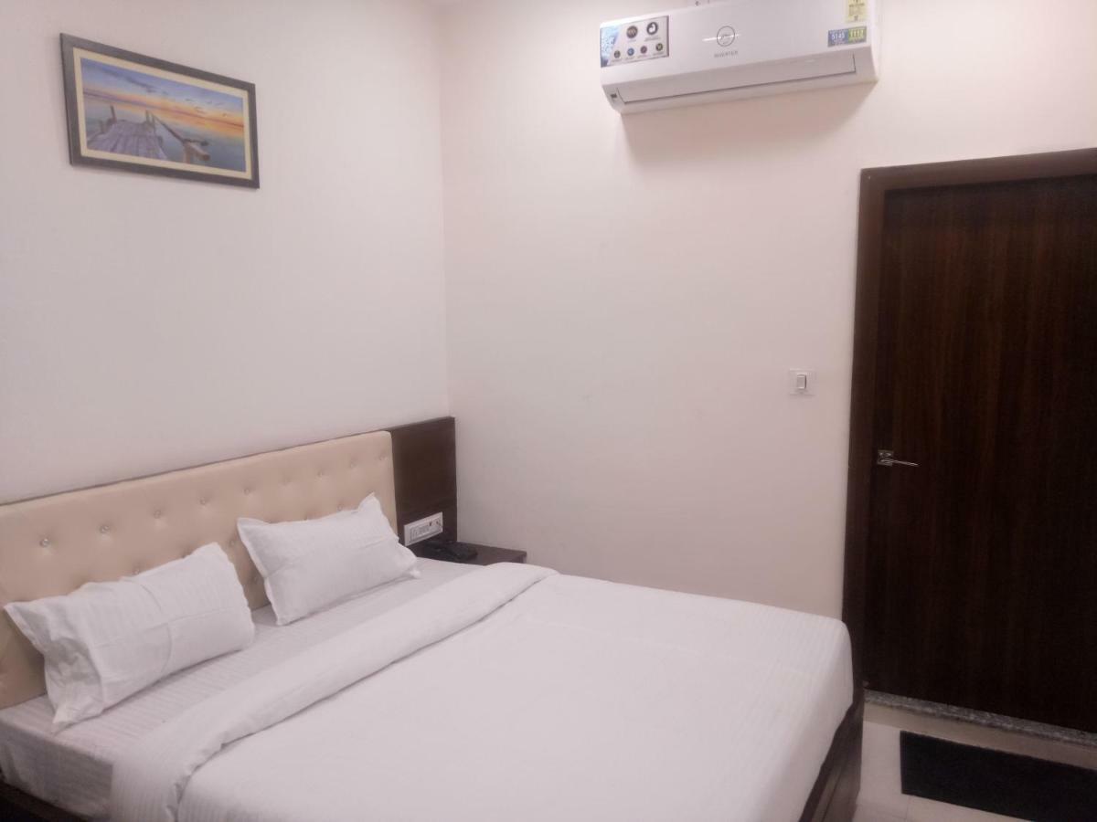 Hotel Prestige Ádzsmir Kültér fotó