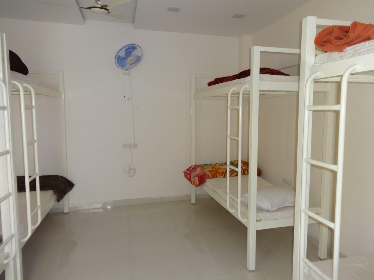 Hotel Prestige Ádzsmir Kültér fotó
