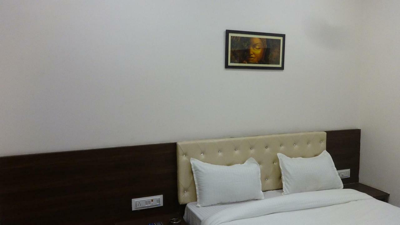 Hotel Prestige Ádzsmir Kültér fotó
